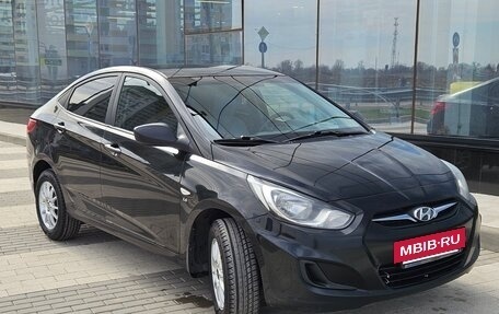 Hyundai Solaris II рестайлинг, 2011 год, 700 000 рублей, 2 фотография