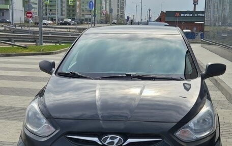 Hyundai Solaris II рестайлинг, 2011 год, 700 000 рублей, 3 фотография