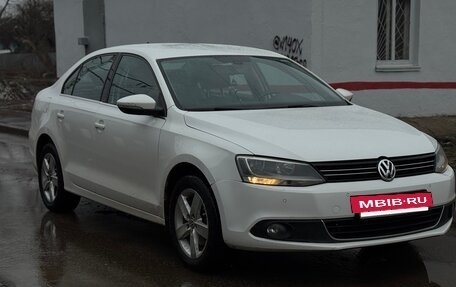 Volkswagen Jetta VI, 2012 год, 1 099 000 рублей, 2 фотография