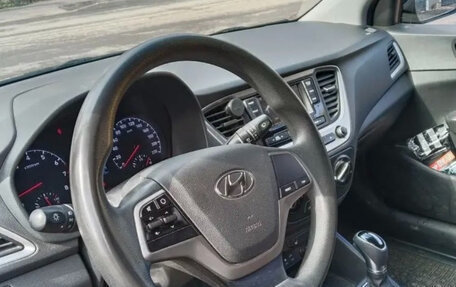 Hyundai Solaris II рестайлинг, 2017 год, 900 000 рублей, 9 фотография