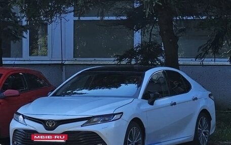 Toyota Camry, 2019 год, 2 850 000 рублей, 2 фотография