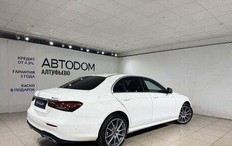 Mercedes-Benz E-Класс, 2022 год, 4 990 000 рублей, 5 фотография