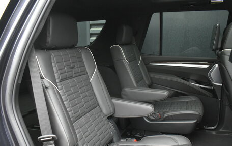 Cadillac Escalade V, 2024 год, 22 000 000 рублей, 19 фотография