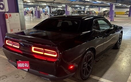 Dodge Challenger III рестайлинг 2, 2022 год, 4 875 000 рублей, 7 фотография