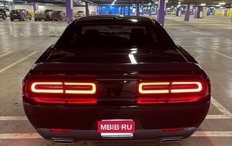 Dodge Challenger III рестайлинг 2, 2022 год, 4 875 000 рублей, 5 фотография