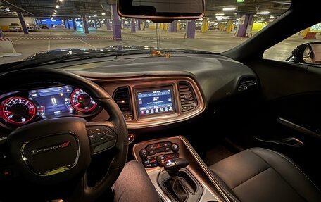 Dodge Challenger III рестайлинг 2, 2022 год, 4 875 000 рублей, 16 фотография