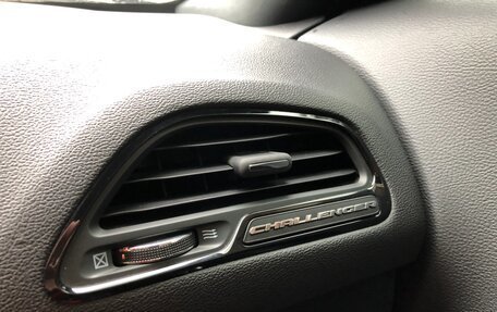 Dodge Challenger III рестайлинг 2, 2022 год, 4 875 000 рублей, 25 фотография