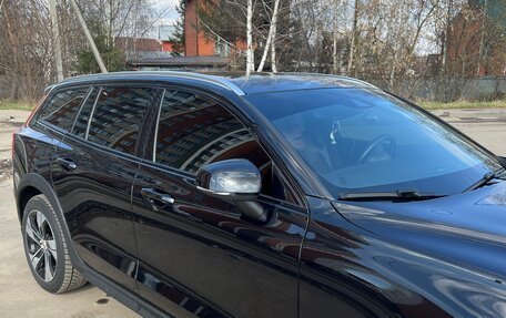 Volvo V60 Cross Country II, 2021 год, 4 650 000 рублей, 7 фотография