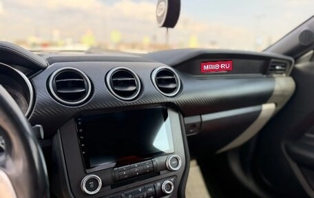 Ford Mustang VI рестайлинг, 2018 год, 2 590 000 рублей, 14 фотография