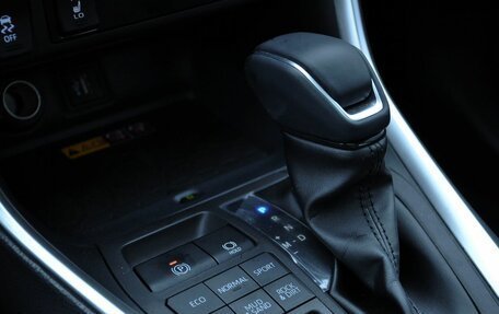 Toyota RAV4, 2025 год, 4 550 000 рублей, 9 фотография