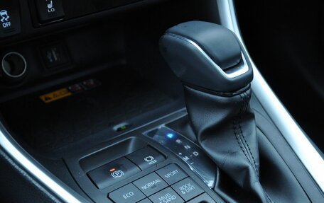 Toyota RAV4, 2025 год, 4 550 000 рублей, 17 фотография