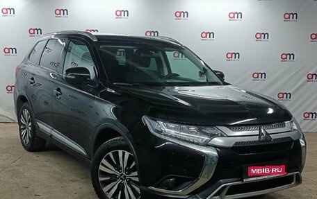 Mitsubishi Outlander III рестайлинг 3, 2018 год, 2 099 000 рублей, 1 фотография