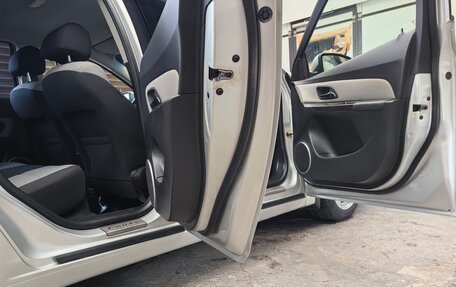 Chevrolet Cruze II, 2011 год, 890 000 рублей, 10 фотография