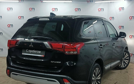 Mitsubishi Outlander III рестайлинг 3, 2018 год, 2 099 000 рублей, 4 фотография
