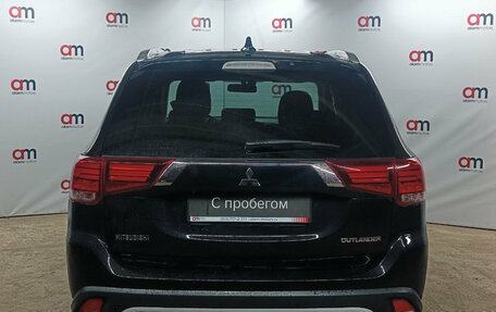 Mitsubishi Outlander III рестайлинг 3, 2018 год, 2 099 000 рублей, 5 фотография