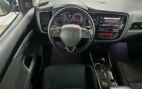 Mitsubishi Outlander III рестайлинг 3, 2018 год, 2 099 000 рублей, 11 фотография