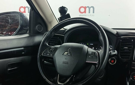 Mitsubishi Outlander III рестайлинг 3, 2018 год, 2 099 000 рублей, 13 фотография