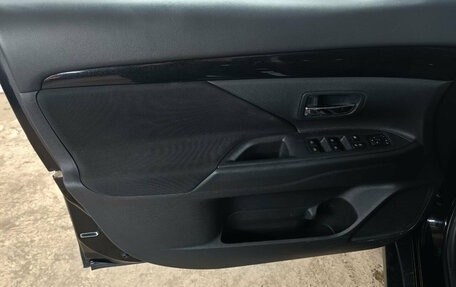 Mitsubishi Outlander III рестайлинг 3, 2018 год, 2 099 000 рублей, 18 фотография