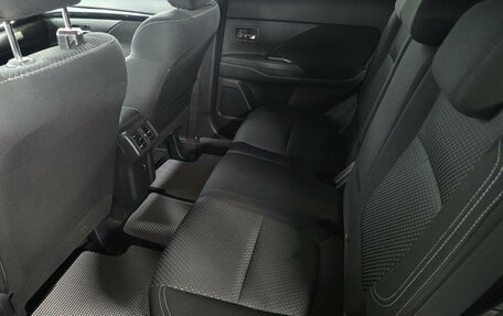 Mitsubishi Outlander III рестайлинг 3, 2018 год, 2 099 000 рублей, 19 фотография