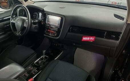 Mitsubishi Outlander III рестайлинг 3, 2018 год, 2 099 000 рублей, 12 фотография