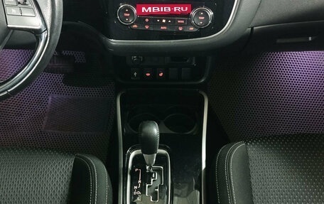 Mitsubishi Outlander III рестайлинг 3, 2018 год, 2 099 000 рублей, 17 фотография