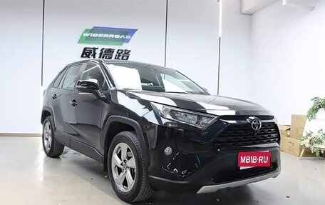 Toyota RAV4, 2022 год, 2 400 000 рублей, 1 фотография
