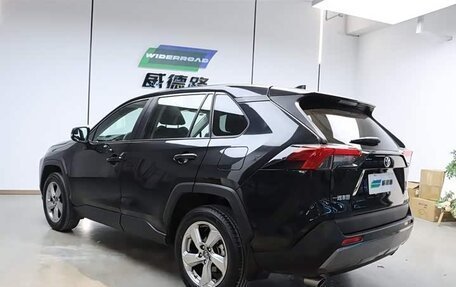 Toyota RAV4, 2022 год, 2 400 000 рублей, 3 фотография