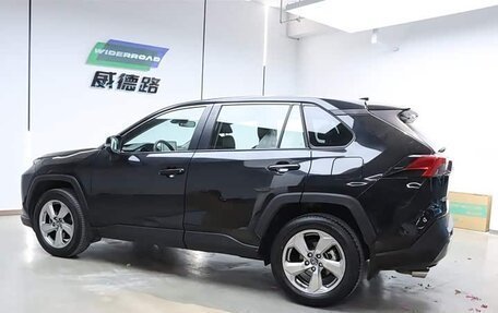 Toyota RAV4, 2022 год, 2 400 000 рублей, 8 фотография