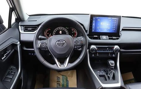 Toyota RAV4, 2022 год, 2 400 000 рублей, 11 фотография