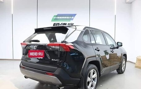 Toyota RAV4, 2022 год, 2 400 000 рублей, 7 фотография