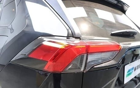 Toyota RAV4, 2022 год, 2 400 000 рублей, 9 фотография