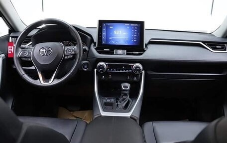 Toyota RAV4, 2022 год, 2 400 000 рублей, 10 фотография