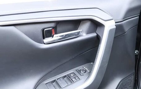 Toyota RAV4, 2022 год, 2 400 000 рублей, 21 фотография