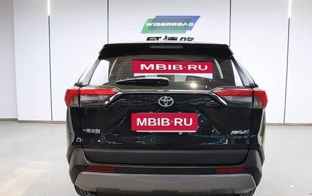Toyota RAV4, 2022 год, 2 400 000 рублей, 6 фотография