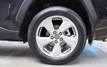 Toyota RAV4, 2022 год, 2 400 000 рублей, 31 фотография