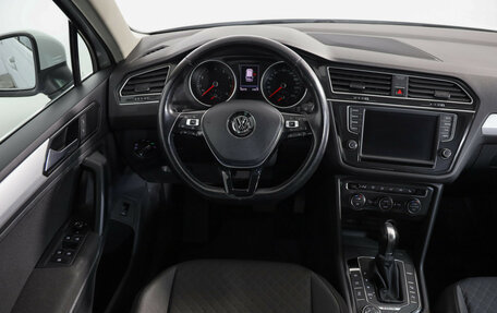 Volkswagen Tiguan II, 2017 год, 1 899 000 рублей, 10 фотография