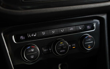 Volkswagen Tiguan II, 2017 год, 1 899 000 рублей, 15 фотография