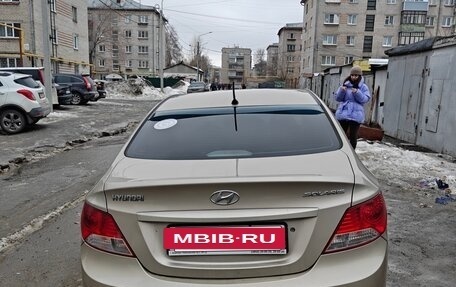 Hyundai Solaris II рестайлинг, 2011 год, 625 000 рублей, 5 фотография