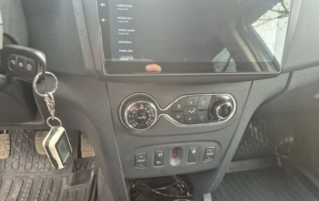 Renault Sandero II рестайлинг, 2017 год, 990 000 рублей, 4 фотография