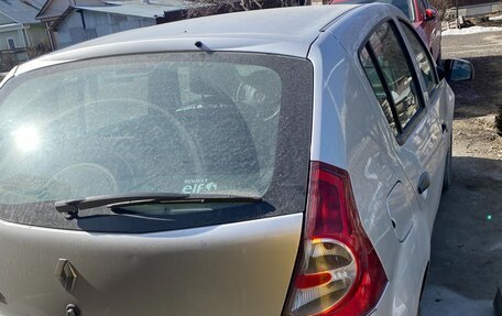 Renault Sandero I, 2013 год, 700 000 рублей, 2 фотография