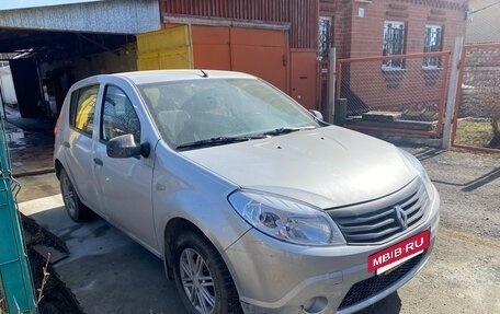 Renault Sandero I, 2013 год, 700 000 рублей, 6 фотография