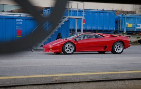 Lamborghini Diablo, 1991 год, 71 000 000 рублей, 4 фотография