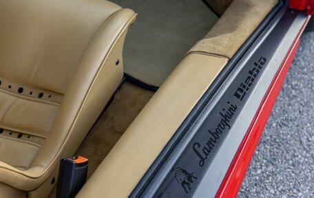 Lamborghini Diablo, 1991 год, 71 000 000 рублей, 8 фотография