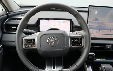 Toyota RAV4, 2025 год, 4 990 000 рублей, 17 фотография