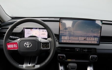 Toyota RAV4, 2025 год, 4 990 000 рублей, 16 фотография