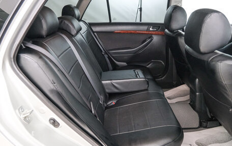 Toyota Avensis III рестайлинг, 2005 год, 1 049 000 рублей, 24 фотография