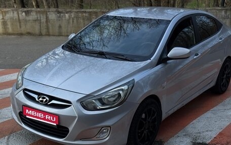 Hyundai Solaris II рестайлинг, 2011 год, 660 000 рублей, 7 фотография