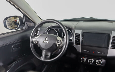 Mitsubishi Outlander III рестайлинг 3, 2010 год, 899 000 рублей, 13 фотография
