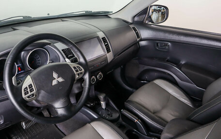 Mitsubishi Outlander III рестайлинг 3, 2010 год, 899 000 рублей, 9 фотография