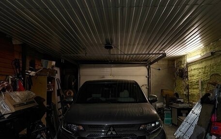 Mitsubishi Outlander III рестайлинг 3, 2018 год, 2 800 000 рублей, 2 фотография